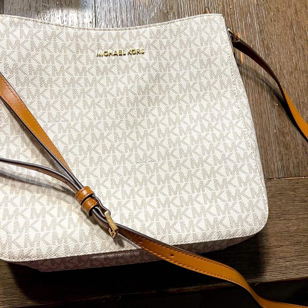 Michael Kors Messenger Crossbody bag